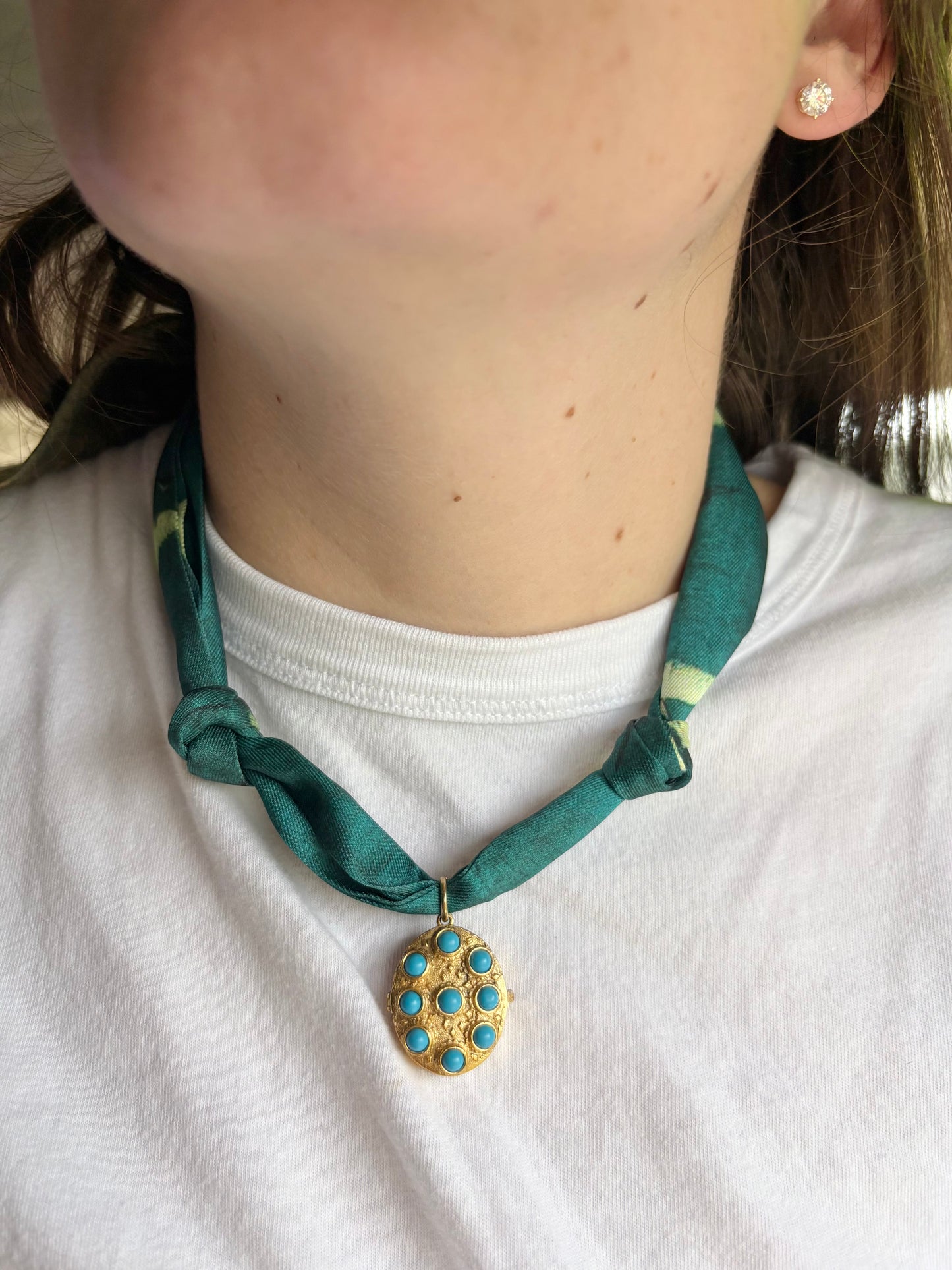 The Scarf Locket: Rosa in Emerald Toile